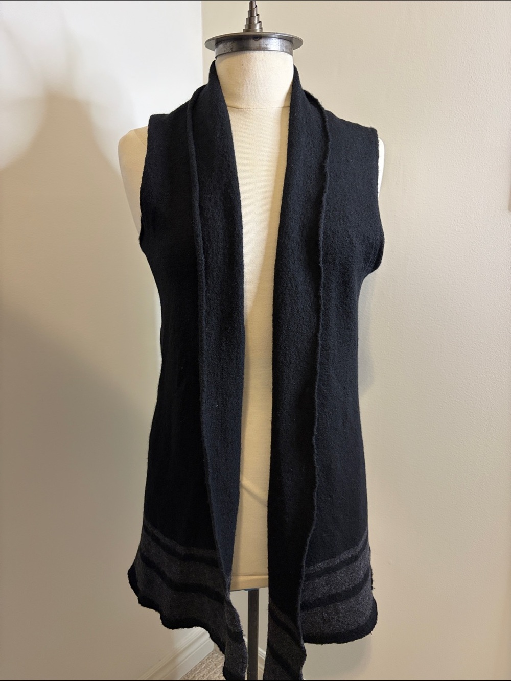 NANETTE LEPORE Extra Fine Merino Wool Open Front Long Vest Black Gray SIZE LARGE